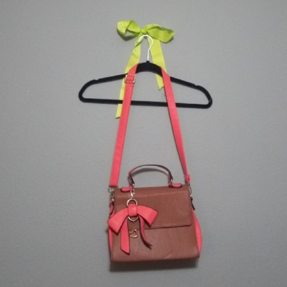 Pigi: Crossbody Purse & Brown & PEACH